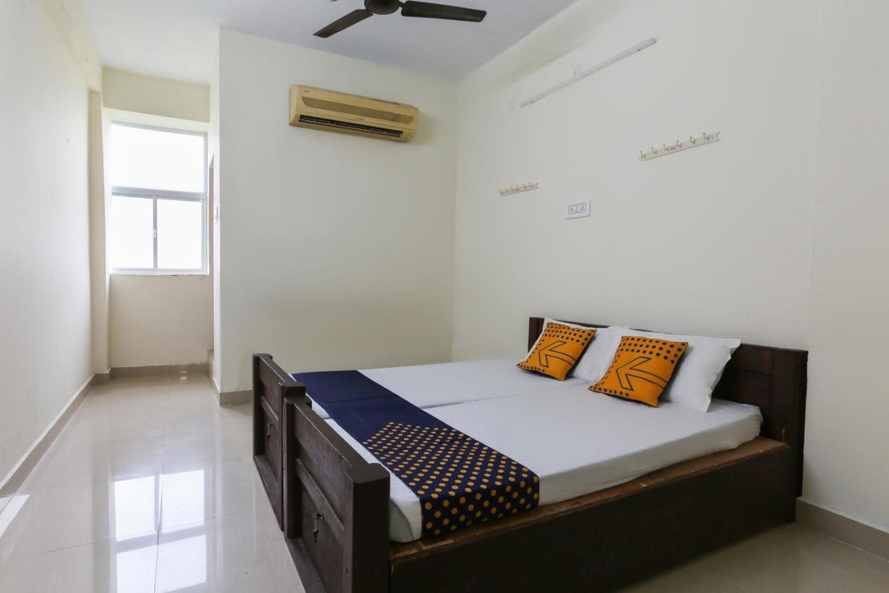 Spot On 63050 Kag Rooms Guduvancheri Exterior photo